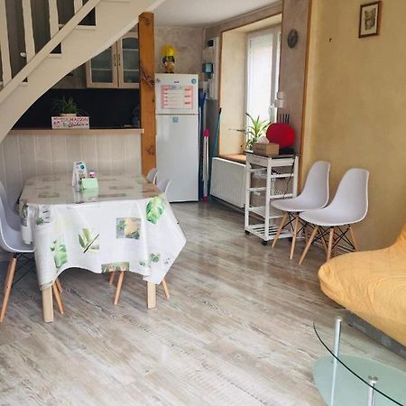 Petite Maison Au Coeur De L Auvergne Jumeaux Exterior foto
